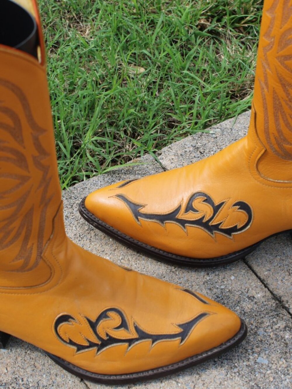 Tony Lama yellow calfskin with inlays Men's Western Cowboy Boots Size 8.5EE